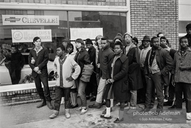 Demonstrators approaching the Courthouse. Selma, 1965.