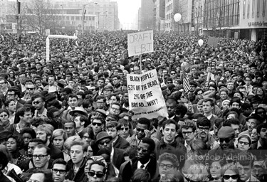Martin Luther King led anti-Vietnam war protest. NYC, 1967. photo:Bob Adelman©Bob Adelman Estate. Martin Luther King led anti-Vietnam war protest. NYC, 1967. photo:Bob Adelman©Bob Adelman Estate.