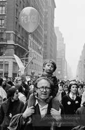 Martin Luther King led anti-Vietnam war protest. NYC, 1967. photo:Bob Adelman©Bob Adelman Estate.