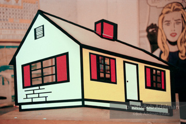 Roy Lichtenstein with maquette for House I. 1996.-photo©Bob Adelman, artwork ©Estate of Roy Lichtenstein