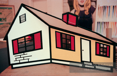 Roy Lichtenstein with maquette for House I. 1996.-photo©Bob Adelman, artwork ©Estate of Roy Lichtenstein