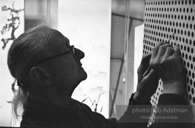 Roy Lichtenstein at wotk on his Chinese Landscape series. 1996.-photo©Bob Adelman, artwork ©Estate of Roy Lichtenstein Roy Lichtenstein at wotk on his Chinese Landscape series. 1996.-photo©Bob Adelman, artwork ©Estate of Roy Lichtenstein