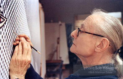 Roy Lichtenstein at wotk on his Chinese Landscape series. 1996.-photo©Bob Adelman, artwork ©Estate of Roy Lichtenstein