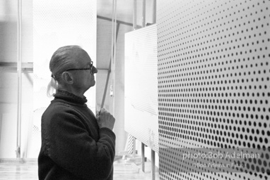 Roy Lichtenstein at wotk on his Chinese Landscape series. 1996.-photo©Bob Adelman, artwork ©Estate of Roy Lichtenstein Roy Lichtenstein at wotk on his Chinese Landscape series. 1996.-photo©Bob Adelman, artwork ©Estate of Roy Lichtenstein