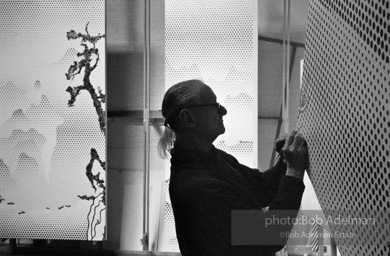 Roy Lichtenstein at wotk on his Chinese Landscape series. 1996.-photo©Bob Adelman, artwork ©Estate of Roy Lichtenstein