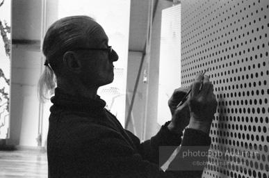 Roy Lichtenstein at wotk on his Chinese Landscape series. 1996.-photo©Bob Adelman, artwork ©Estate of Roy Lichtenstein Roy Lichtenstein at wotk on his Chinese Landscape series. 1996.-photo©Bob Adelman, artwork ©Estate of Roy Lichtenstein