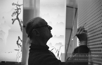 Roy Lichtenstein at wotk on his Chinese Landscape series. 1996.-photo©Bob Adelman, artwork ©Estate of Roy Lichtenstein Roy Lichtenstein at wotk on his Chinese Landscape series. 1996.-photo©Bob Adelman, artwork ©Estate of Roy Lichtenstein