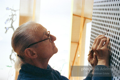 Roy Lichtenstein at wotk on his Chinese Landscape series. 1996.-photo©Bob Adelman, artwork ©Estate of Roy Lichtenstein