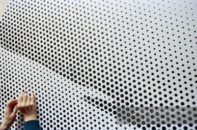Roy Lichtenstein at wotk on his Chinese Landscape series. 1996.-photo©Bob Adelman, artwork ©Estate of Roy Lichtenstein Roy Lichtenstein at wotk on his Chinese Landscape series. 1996.-photo©Bob Adelman, artwork ©Estate of Roy Lichtenstein