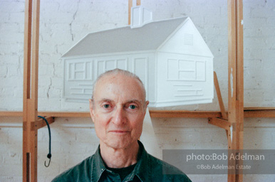 Roy Lichtenstein with Small House (maquette) 1997.-photo©Bob Adelman, artwork ©Estate of Roy Lichtenstein