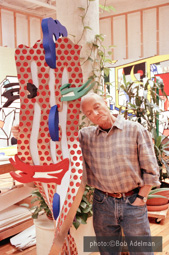 Roy Lichtenstein with Metallic Brushstroke Head. 1994. photo:©Bob Adelman/Artwork:©Estate of Roy Lichtenstein