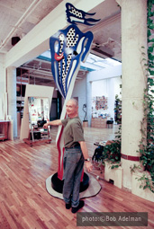 Roy Lichtenstein with Brushstroke Nude-sculpture. 1994 photo:©Bob Adelman/Artwork:©Estate of Roy Lichtenstein