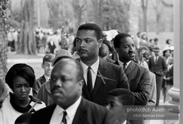 Mourners wating to view the open casket of Martin Luther King. Atlanta, GA, 1968