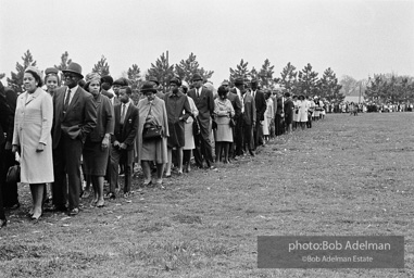 Mourners wating to view the open casket of Martin Luther King. Atlanta, GA, 1968