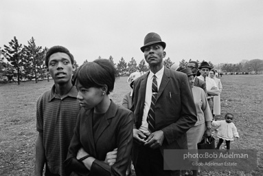 Mourners wating to view the open casket of Martin Luther King. Atlanta, GA, 1968