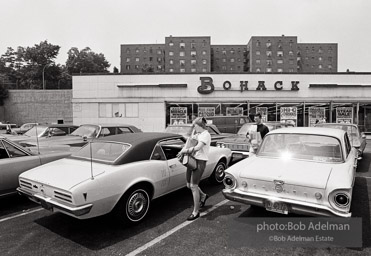 1968. Queens, New YorkKew Gardens Park. Jamaica, Queens, N.Y. 1968EP52-18 001