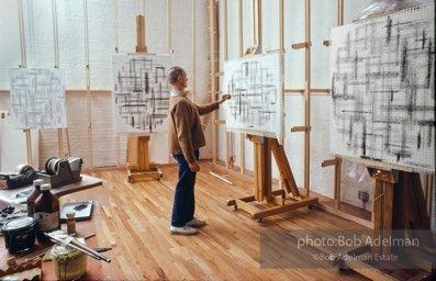 Roy Lichtenstein, Plus and Minus Paintings, 1988. photo©Bob Adelman Estate, artworks ©Estate of Roy Lichtenstein. Roy Lichtenstein, Plus and Minus Paintings, 1988. photo©Bob Adelman Estate, artworks ©Estate of Roy Lichtenstein.