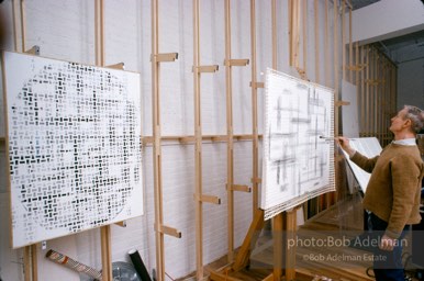 Roy Lichtenstein, Plus and Minus Paintings, 1988. photo©Bob Adelman Estate, artworks ©Estate of Roy Lichtenstein. Roy Lichtenstein, Plus and Minus Paintings, 1988. photo©Bob Adelman Estate, artworks ©Estate of Roy Lichtenstein.