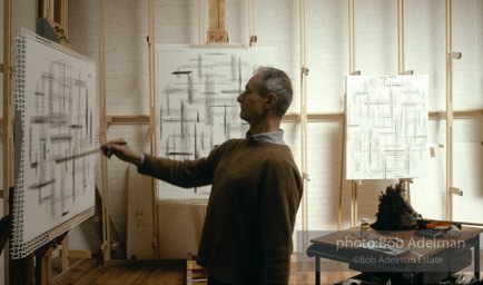 Roy Lichtenstein, Plus and Minus Paintings, 1988. photo©Bob Adelman Estate, artworks ©Estate of Roy Lichtenstein. Roy Lichtenstein, Plus and Minus Paintings, 1988. photo©Bob Adelman Estate, artworks ©Estate of Roy Lichtenstein.
