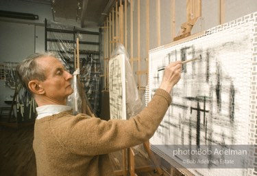 Roy Lichtenstein, Plus and Minus Paintings, 1988. photo©Bob Adelman Estate, artworks ©Estate of Roy Lichtenstein. Roy Lichtenstein, Plus and Minus Paintings, 1988. photo©Bob Adelman Estate, artworks ©Estate of Roy Lichtenstein.