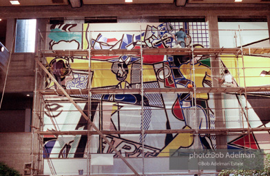Roy Lichtenstein. Tel Aviv Mural, 1989. - photo©Bob Adelman Estate/Artwork ©Estate of Roy Lichtenstein.
