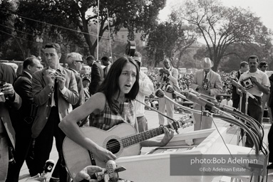Joan Baez entertains crowd with her sonerous fold singing. In addition to Baez, folk singers Bob Dylan, Odetta, Peter Paul and Mary and the SNCC Freedom Singers performed before the march began. August 28, 1963.