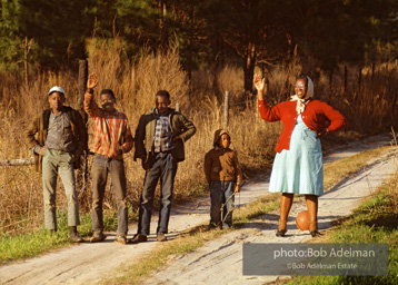 Onlookers to the march, Alabama Route 80 1965