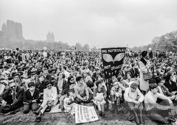 Marchers and onlookers, both for and against the war in Vietnam. Near Central Park in New York City. Marchers and onlookers, both for and against the war in Vietnam. Near Central Park in New York City.