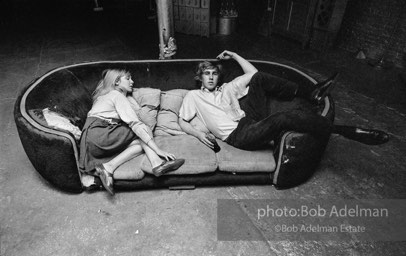 Bibbe Hanson and Chuck Wein on the infamous red couch at Warhol's Factory. New York City, 1965.