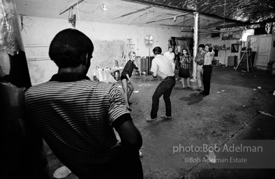 Edie Sedgwick dances as the first guets arrive at a perty at the Factory. 1965.