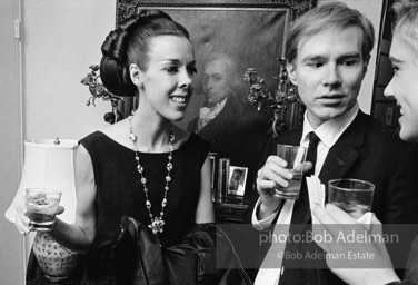 Andy and Edie with writer and
arts patron Isabel Eberstadt (left), the
daughter of Ogden Nash. Society party, New York City, 1965.