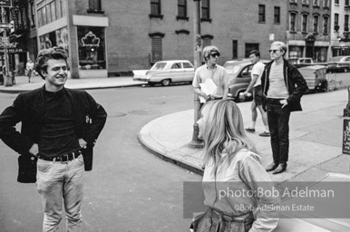 Bibbe Hansen, Chuck Wein,
Gerard Malanga and Andy
looking for a cab on the corner of
East 47th Street and 2nd Avenue. 1965.